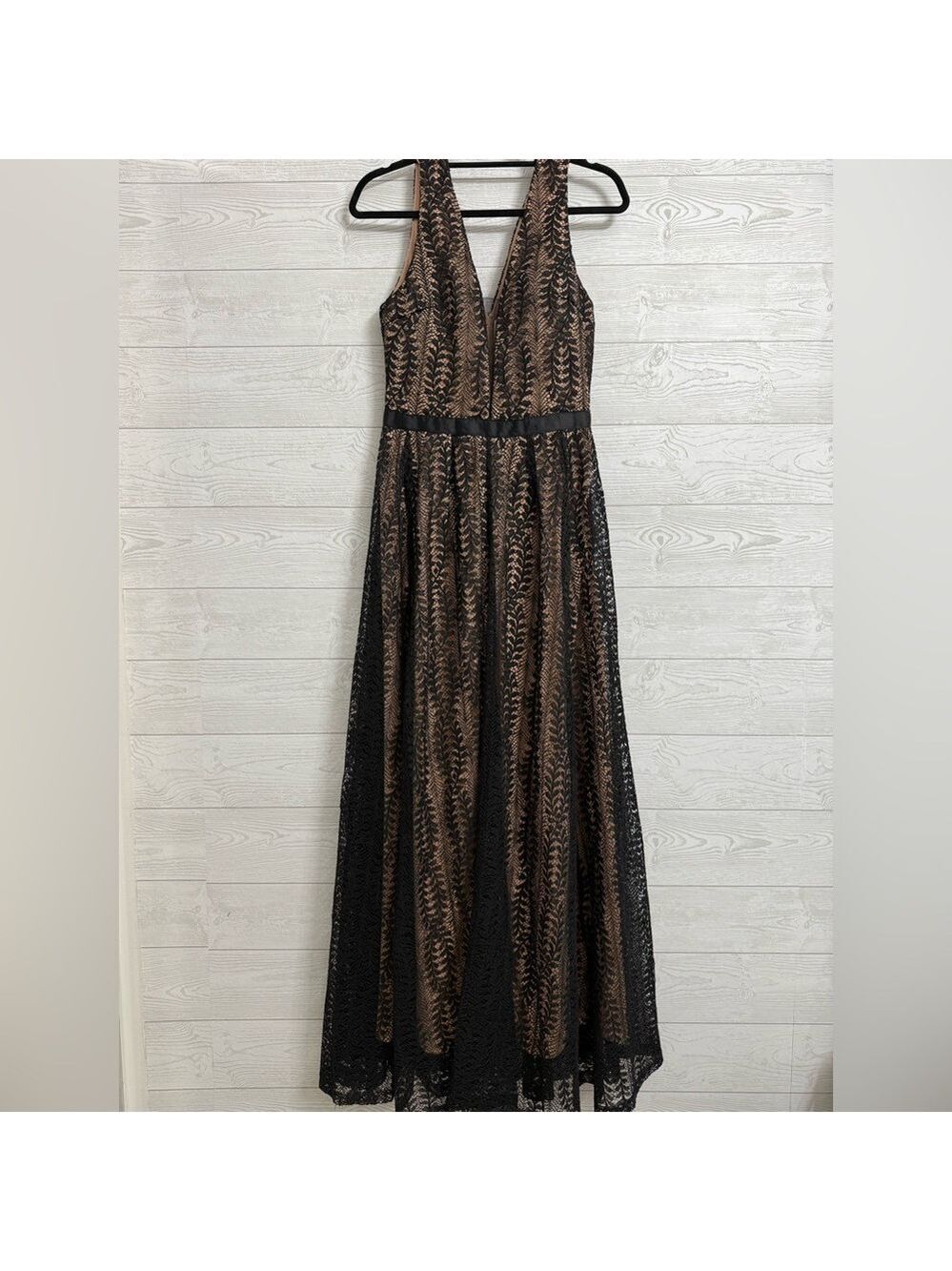 Lucy Wang Women’s Black Lace Sleeveless formal Maxi Dress. Size M